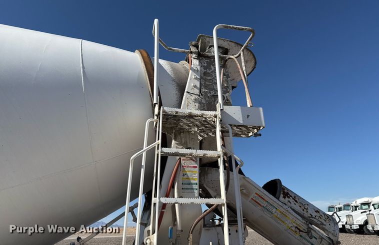 image for item DO2526 2015 Kenworth T800 ready mix truck