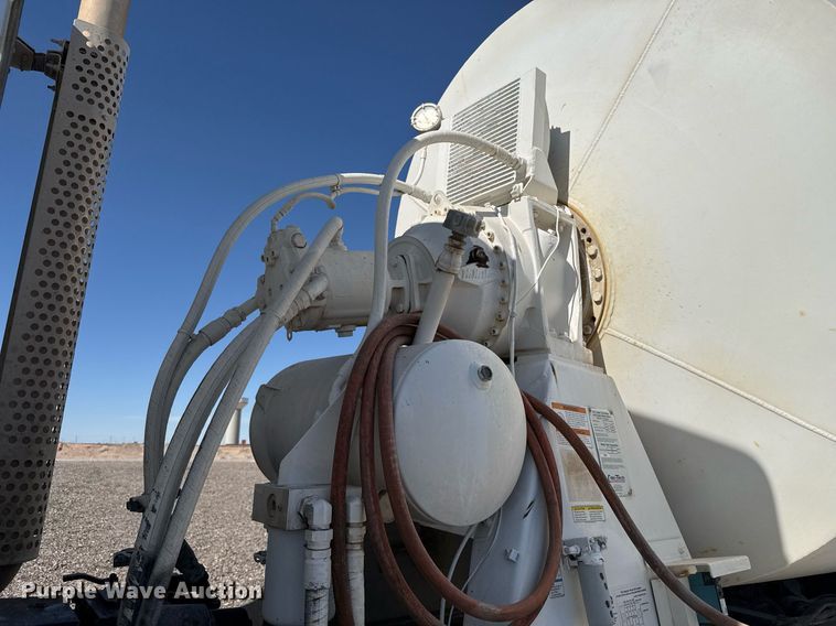 image for item DO2526 2015 Kenworth T800 ready mix truck