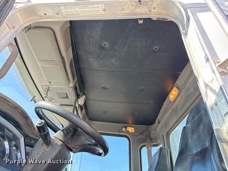 image for item DO2526 2015 Kenworth T800 ready mix truck