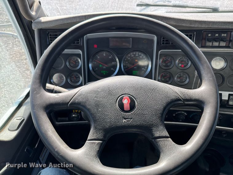 image for item DO2526 2015 Kenworth T800 ready mix truck