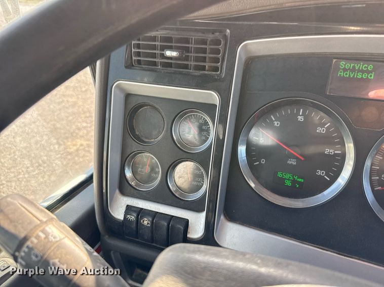 image for item DO2526 2015 Kenworth T800 ready mix truck