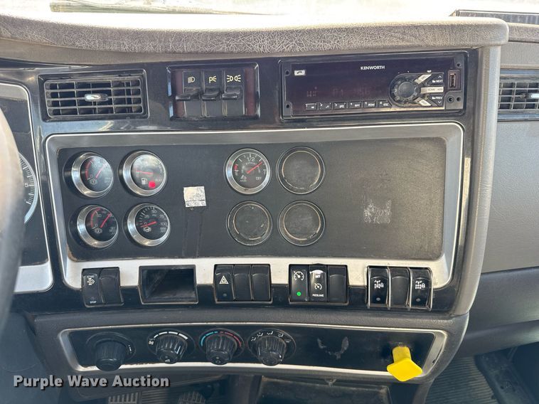 image for item DO2526 2015 Kenworth T800 ready mix truck