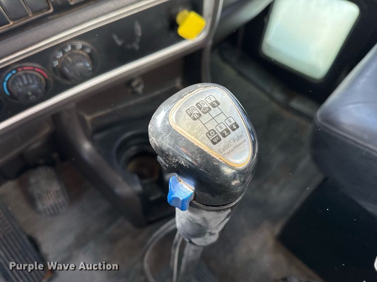 image for item DO2526 2015 Kenworth T800 ready mix truck