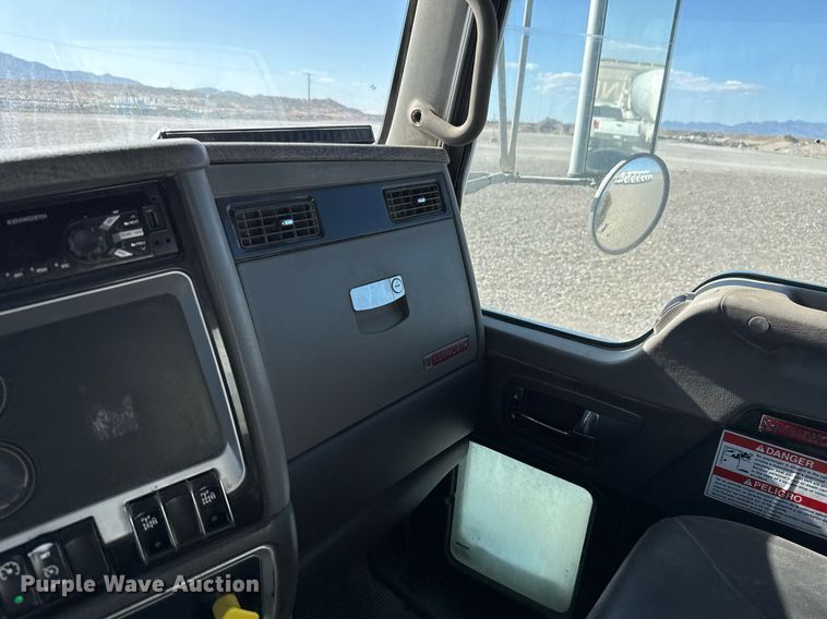 image for item DO2526 2015 Kenworth T800 ready mix truck