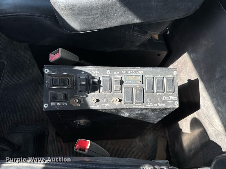 image for item DO2526 2015 Kenworth T800 ready mix truck