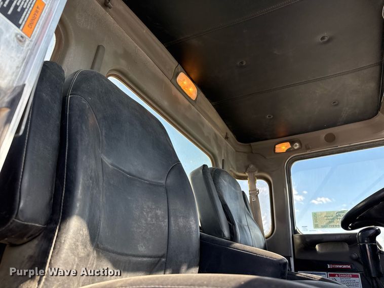 image for item DO2526 2015 Kenworth T800 ready mix truck