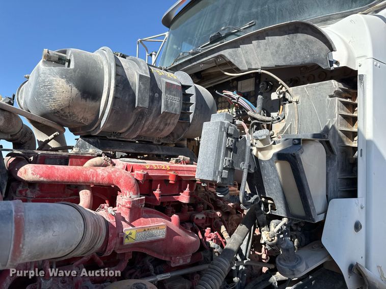 image for item DO2526 2015 Kenworth T800 ready mix truck