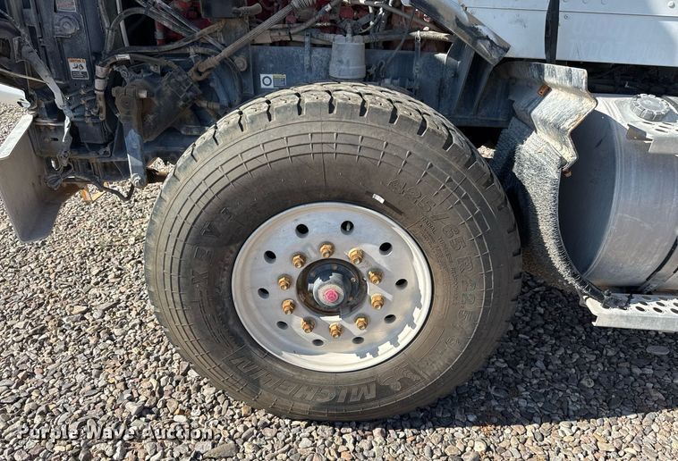 image for item DO2526 2015 Kenworth T800 ready mix truck