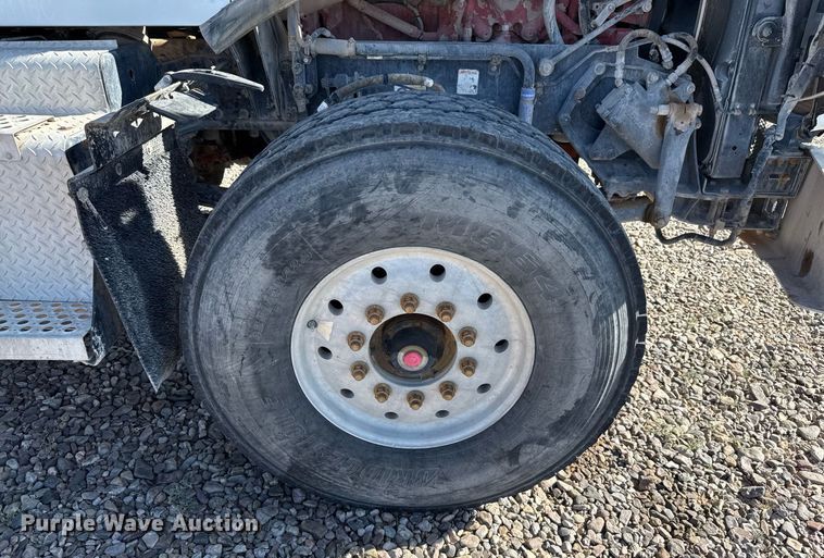 image for item DO2526 2015 Kenworth T800 ready mix truck