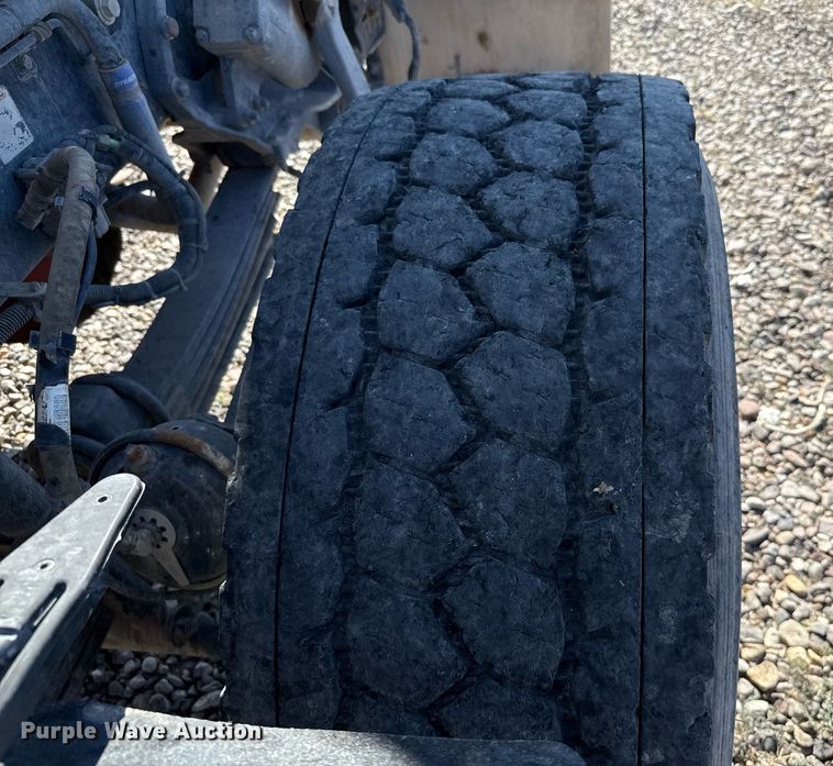 image for item DO2526 2015 Kenworth T800 ready mix truck