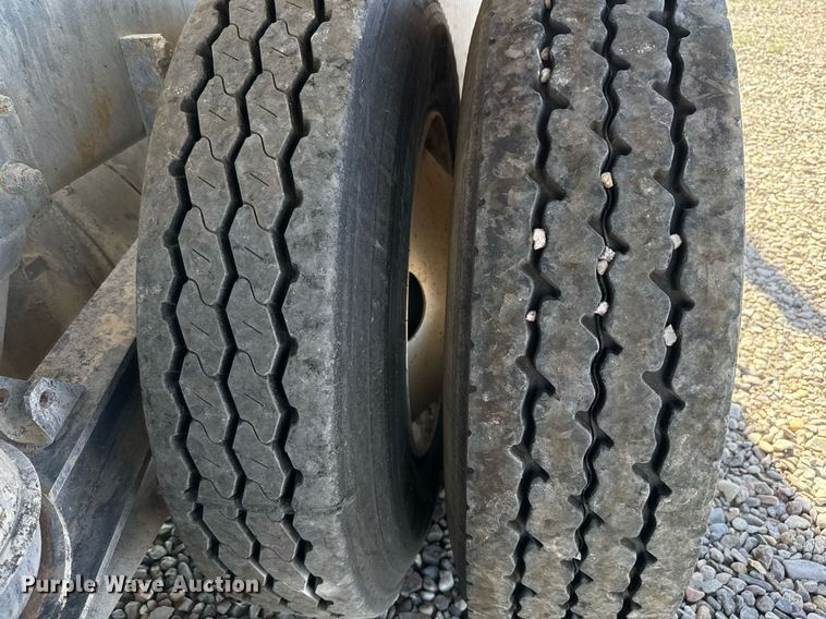 image for item DO2526 2015 Kenworth T800 ready mix truck