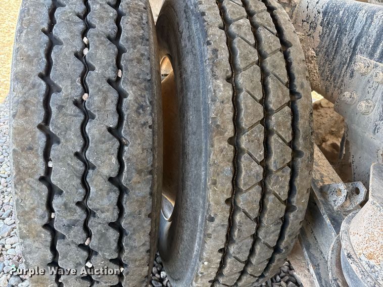 image for item DO2526 2015 Kenworth T800 ready mix truck