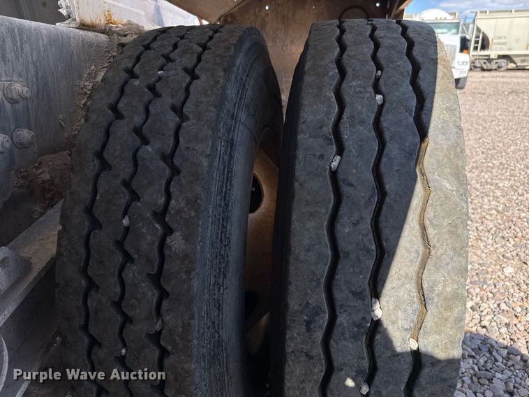 image for item DO2526 2015 Kenworth T800 ready mix truck