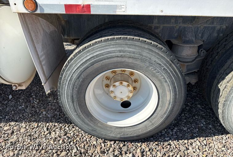 image for item DO2526 2015 Kenworth T800 ready mix truck