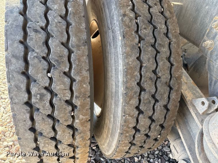 image for item DO2526 2015 Kenworth T800 ready mix truck