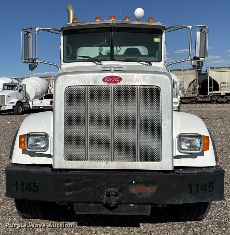 image for item DO2527 2015 Peterbilt 365 ready mix truck