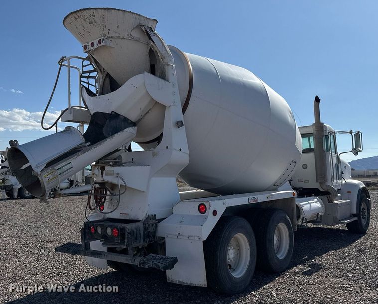 image for item DO2527 2015 Peterbilt 365 ready mix truck