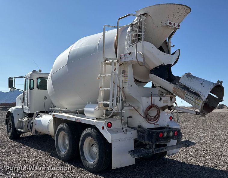 image for item DO2527 2015 Peterbilt 365 ready mix truck