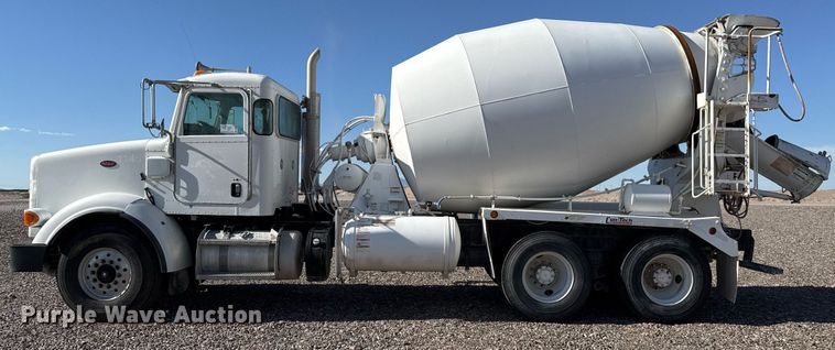 image for item DO2527 2015 Peterbilt 365 ready mix truck