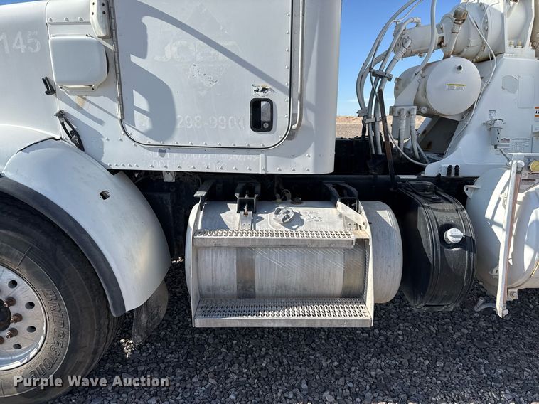 image for item DO2527 2015 Peterbilt 365 ready mix truck