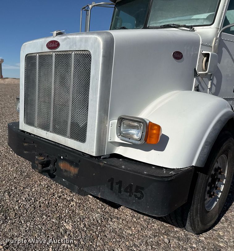 image for item DO2527 2015 Peterbilt 365 ready mix truck