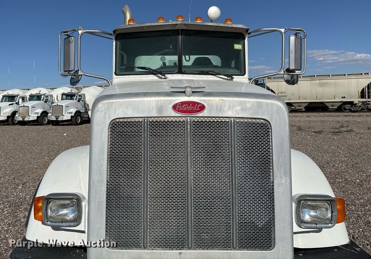 image for item DO2527 2015 Peterbilt 365 ready mix truck