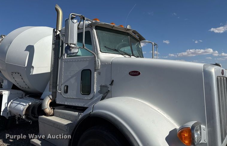 image for item DO2527 2015 Peterbilt 365 ready mix truck
