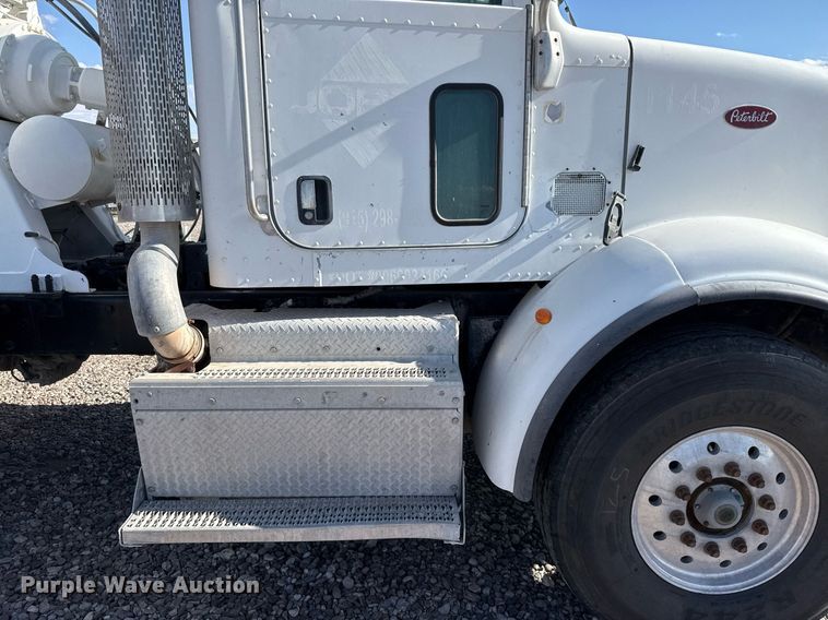 image for item DO2527 2015 Peterbilt 365 ready mix truck