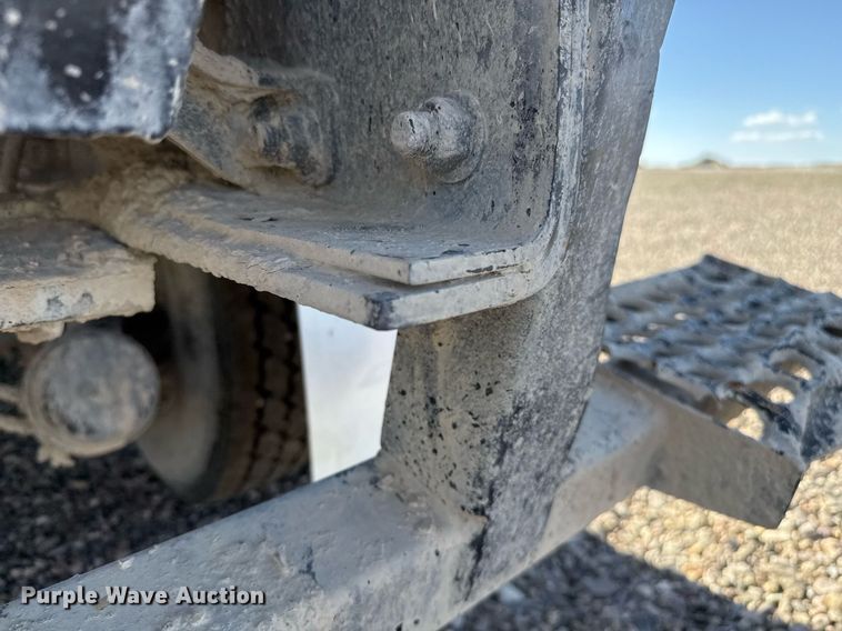 image for item DO2527 2015 Peterbilt 365 ready mix truck