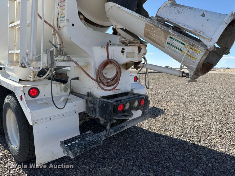 image for item DO2527 2015 Peterbilt 365 ready mix truck