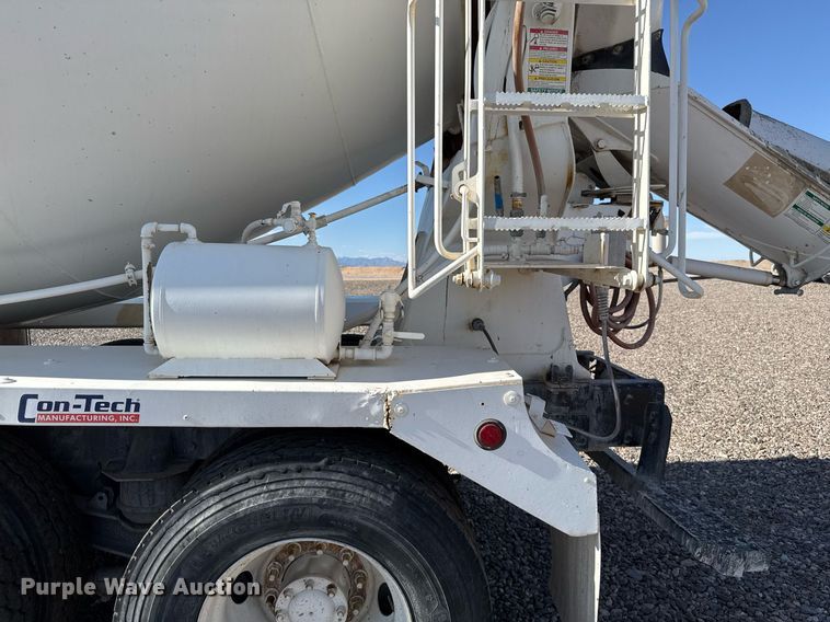 image for item DO2527 2015 Peterbilt 365 ready mix truck