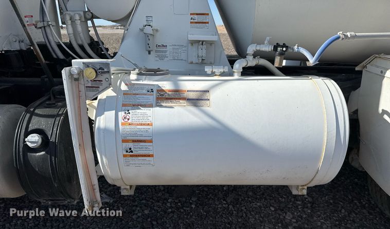 image for item DO2527 2015 Peterbilt 365 ready mix truck