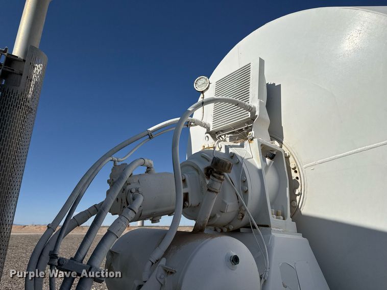 image for item DO2527 2015 Peterbilt 365 ready mix truck