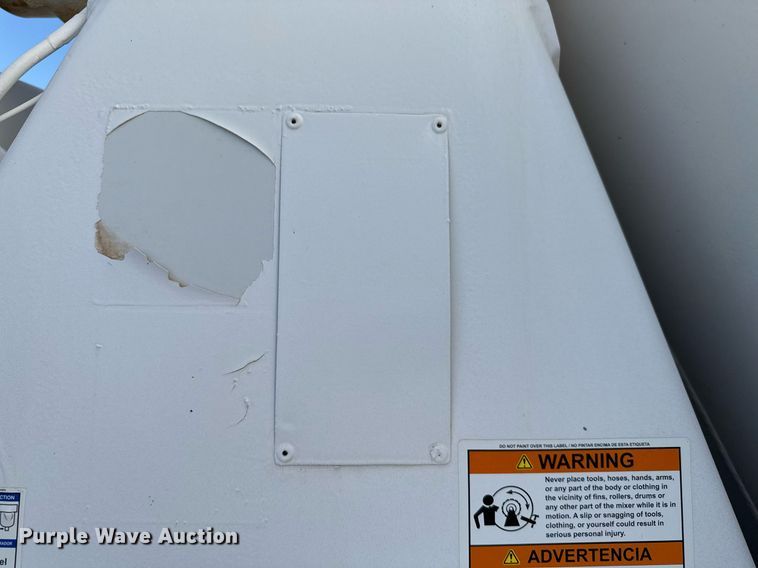 image for item DO2527 2015 Peterbilt 365 ready mix truck