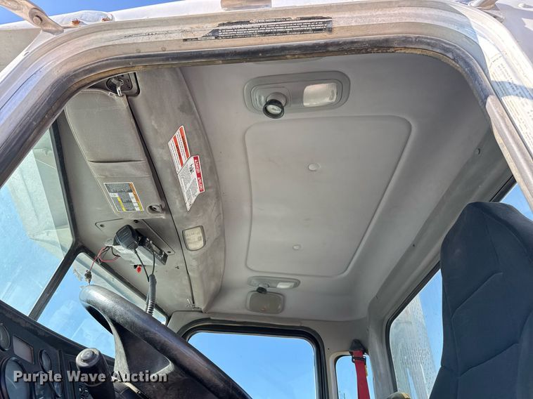 image for item DO2527 2015 Peterbilt 365 ready mix truck