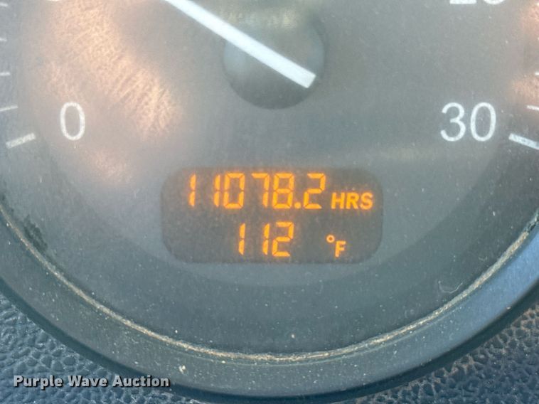 image for item DO2527 2015 Peterbilt 365 ready mix truck