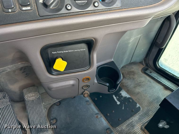 image for item DO2527 2015 Peterbilt 365 ready mix truck