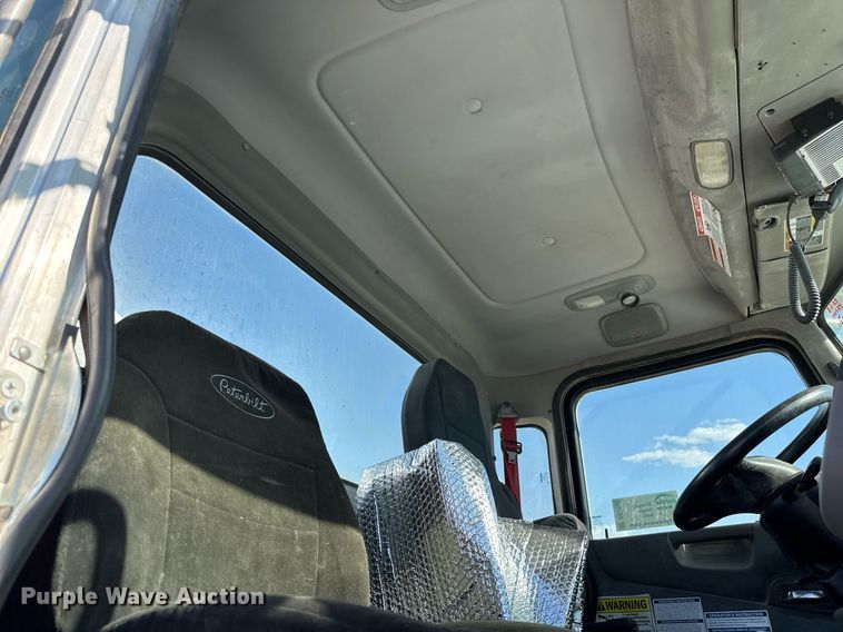 image for item DO2527 2015 Peterbilt 365 ready mix truck