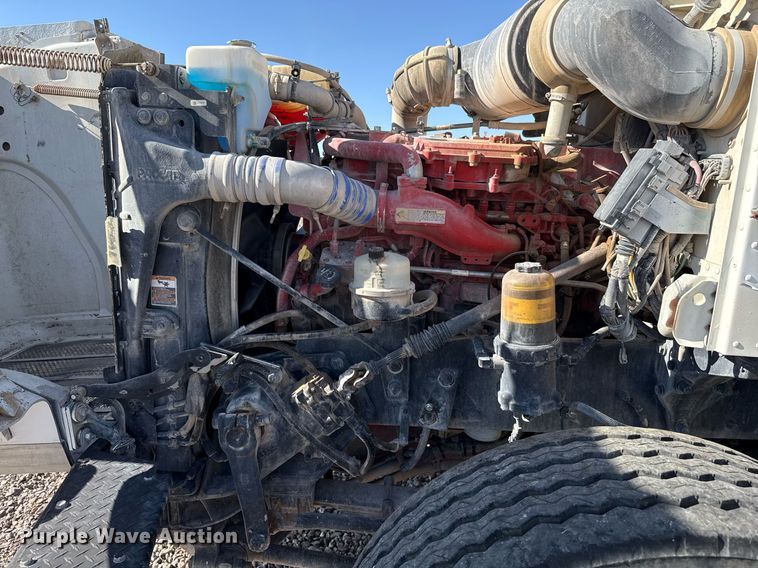 image for item DO2527 2015 Peterbilt 365 ready mix truck