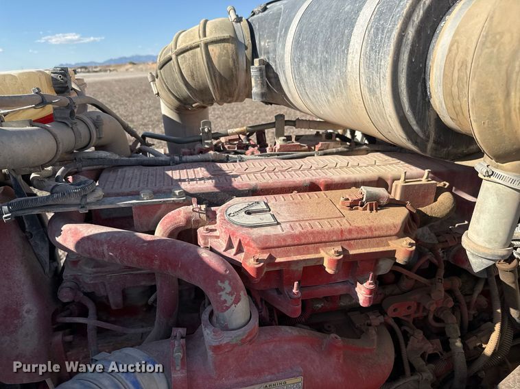 image for item DO2527 2015 Peterbilt 365 ready mix truck