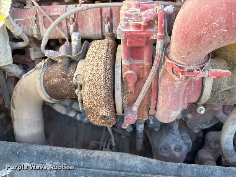 image for item DO2527 2015 Peterbilt 365 ready mix truck