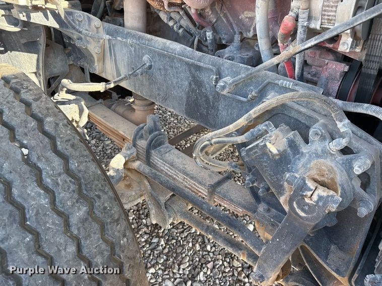 image for item DO2527 2015 Peterbilt 365 ready mix truck