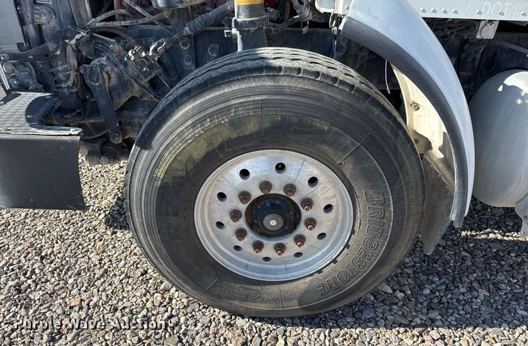 image for item DO2527 2015 Peterbilt 365 ready mix truck