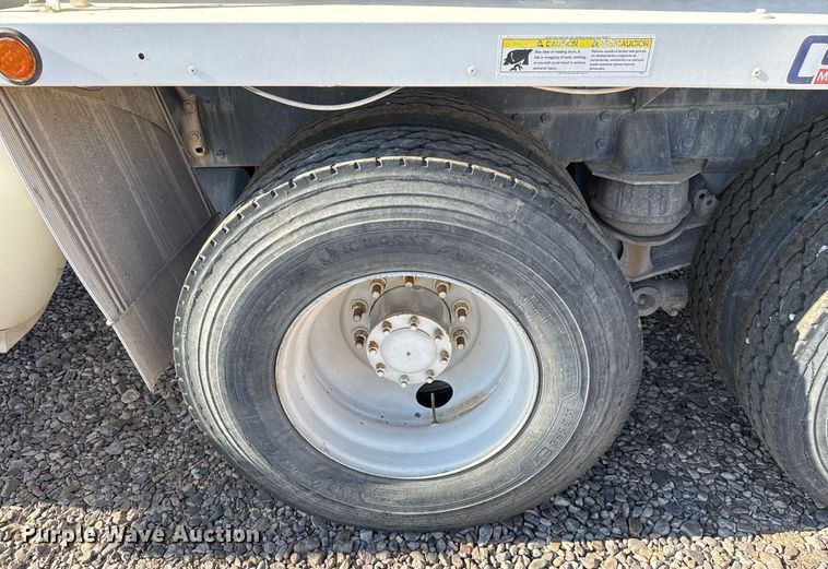 image for item DO2527 2015 Peterbilt 365 ready mix truck