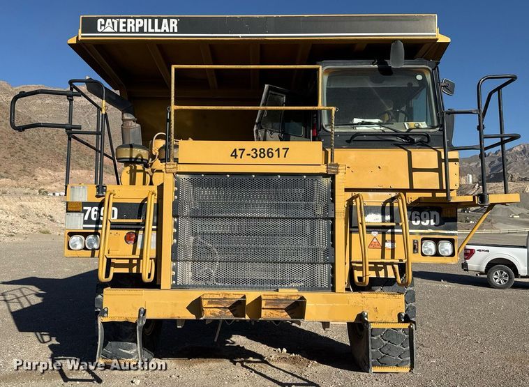 image for item DO2528 2005 Caterpillar  769D haul truck