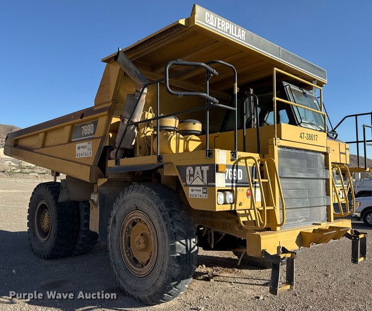 image for item DO2528 2005 Caterpillar  769D haul truck
