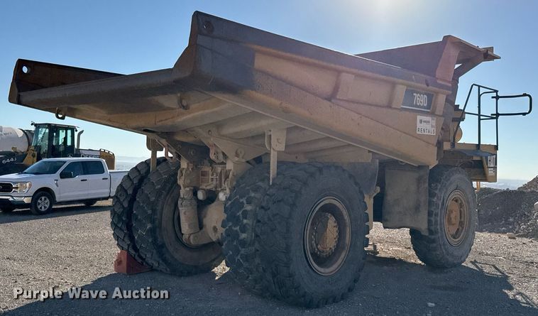 image for item DO2528 2005 Caterpillar  769D haul truck