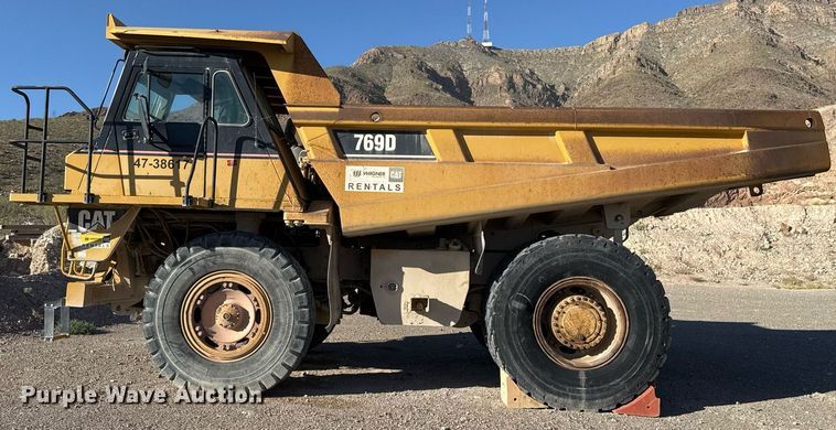 image for item DO2528 2005 Caterpillar  769D haul truck