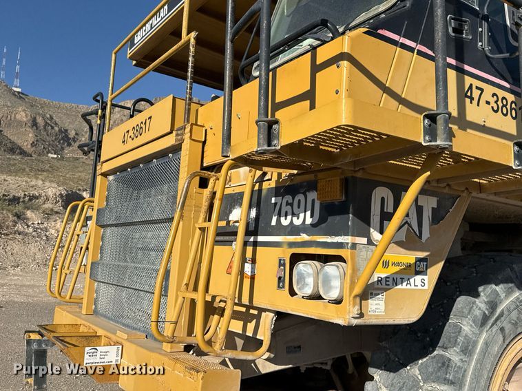 image for item DO2528 2005 Caterpillar  769D haul truck