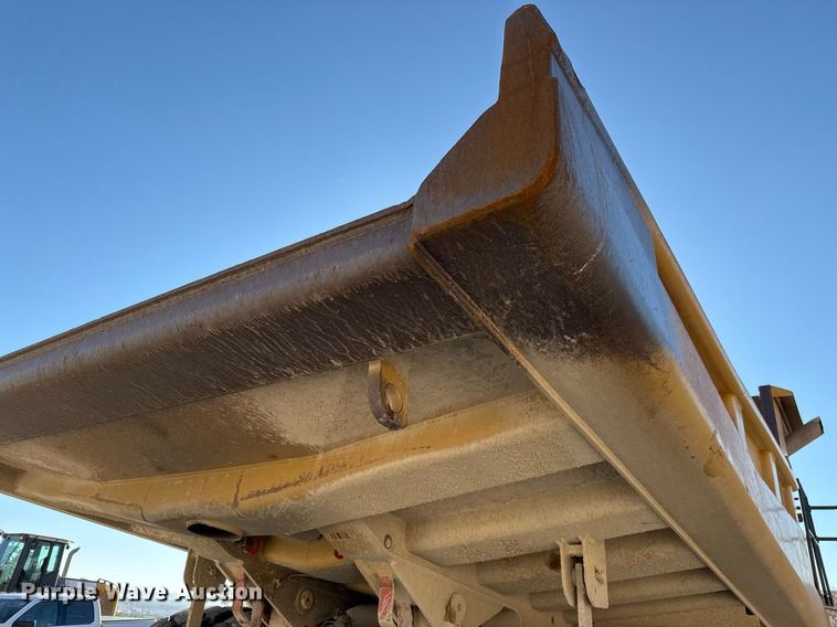 image for item DO2528 2005 Caterpillar  769D haul truck